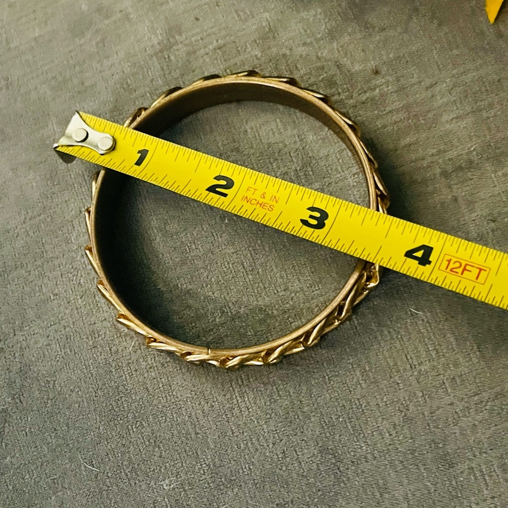 Gold Chain-Linked Style Bangle - Picture 5 of 6